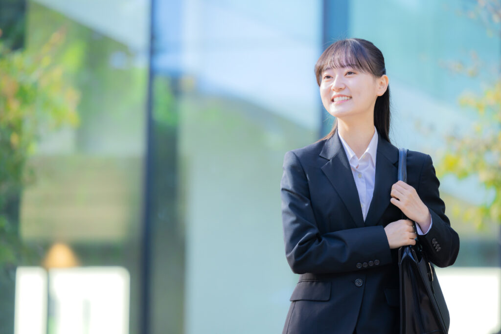 就活で早すぎる内定を承諾するか迷ったときの対処法