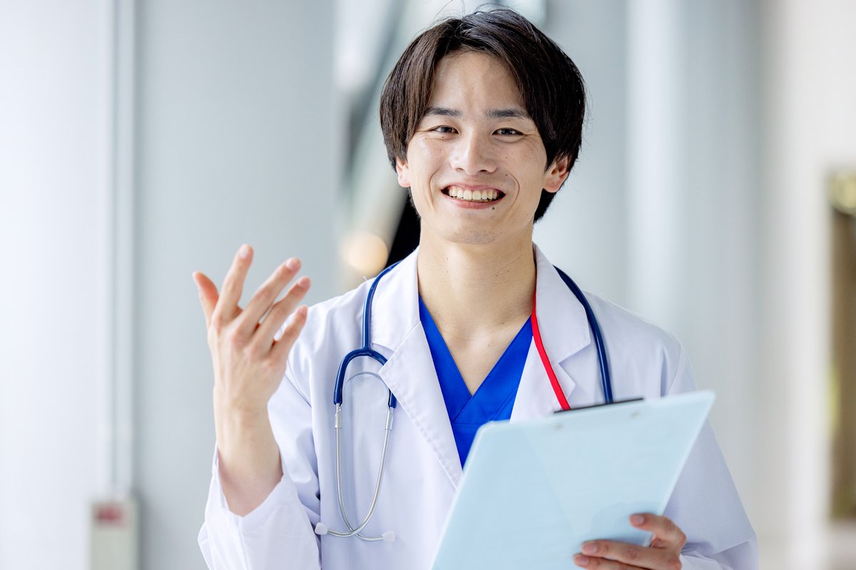 【理学部の就職先】人気業界ランキングと職種別・学科別の強みや院進学も解説